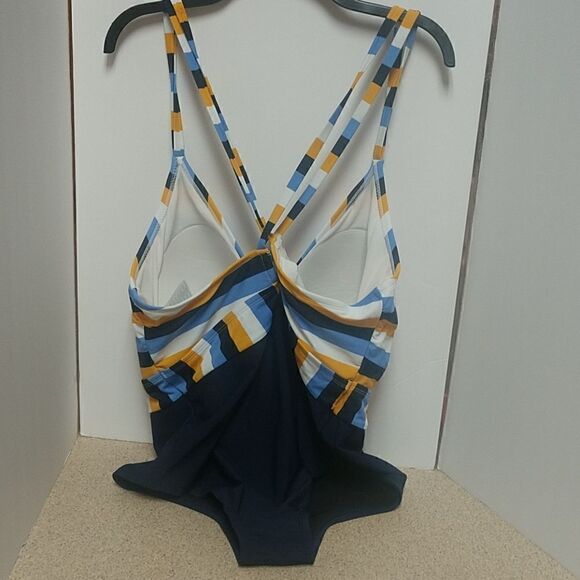 New Full Coverage Swimsuit Size 24W - Picture 2 of 5